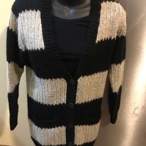 Black and Gray Stripped Cropped Sleeved Cardigan